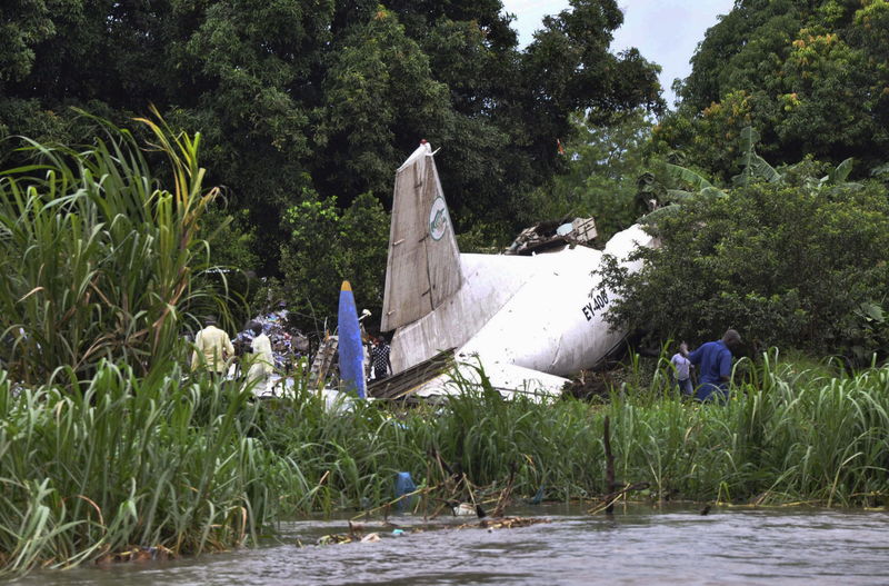 © Reuters. CRASH DUN AVION CARGO DE FABRICATION RUSSE AU SOUDAN DU SUD