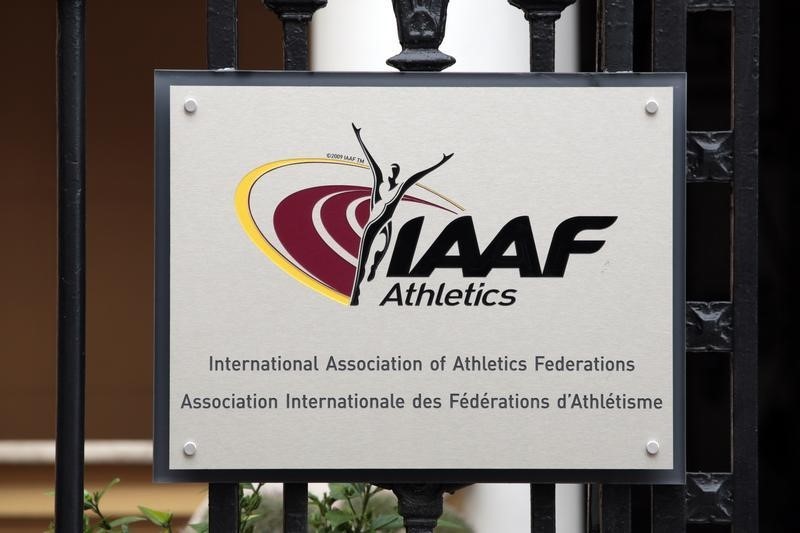 © Reuters. El ex presidente de la IAAF Lamine Diack, investigado por caso corrupción 