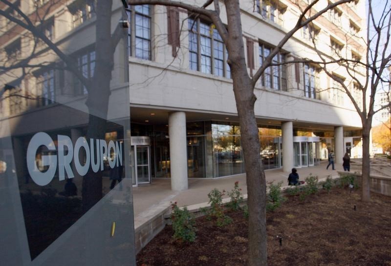 © Reuters. People enter and leave Groupon Inc corporate office and headquarters in Chicago