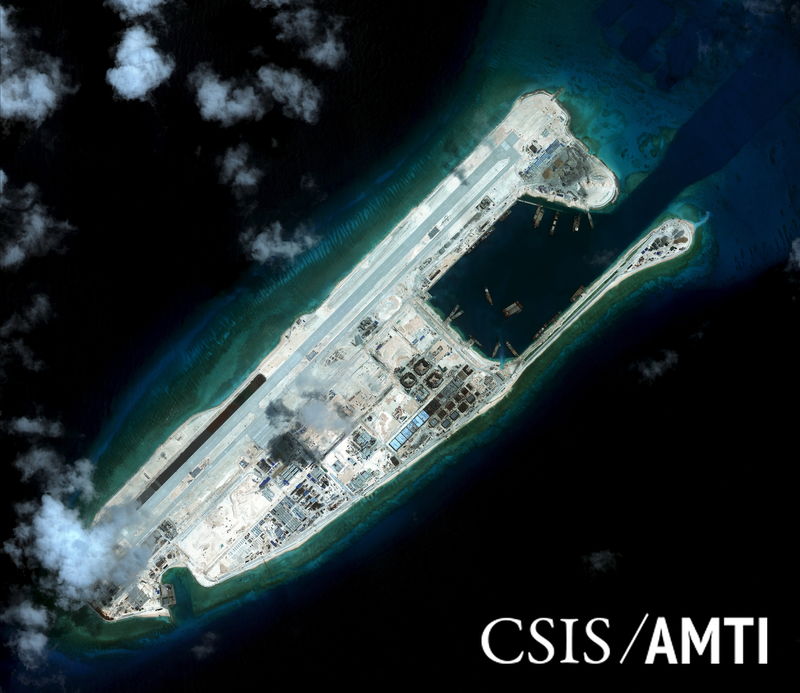 © Reuters. Fiery Cross reef, located in the disputed Spratly Islands in the South China Sea, is shown in this handout CSIS Asia Maritime Transparency Initiative satellite image