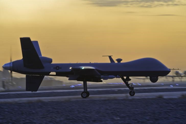 © Reuters. Drone Usa A MQ-9 Reaper al Kandahar Airfield, Afghanistan in una foto del 27 dicembre 2009.