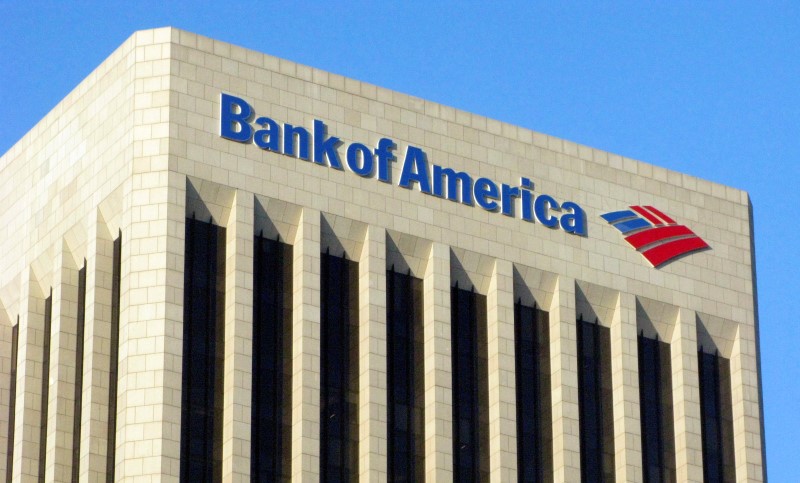 © Reuters. The logo of the Bank of America is pictured atop the Bank of America building in downtown Los Angeles