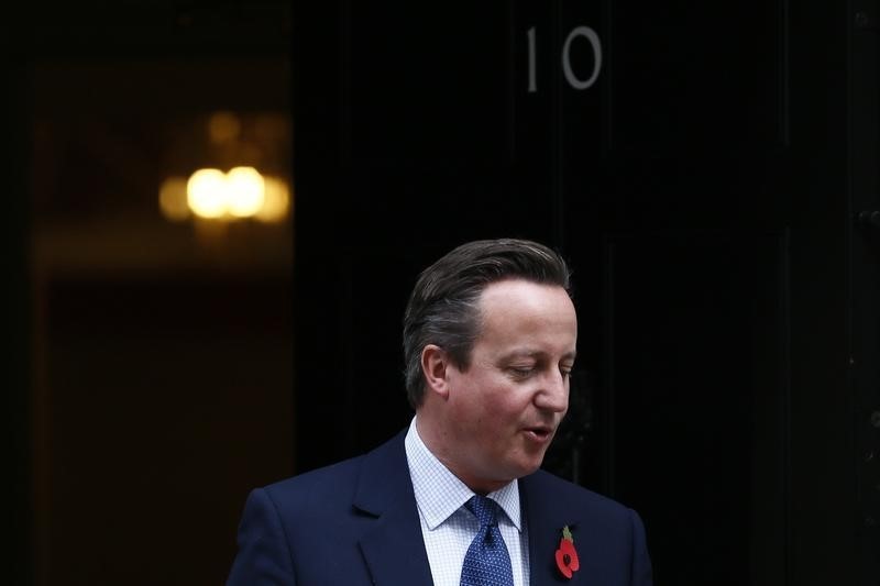 © Reuters. Britain's Prime Minister Cameron waits to meet Luxembourg's Prime Minister Bettel outside of 10 Downing Street in London