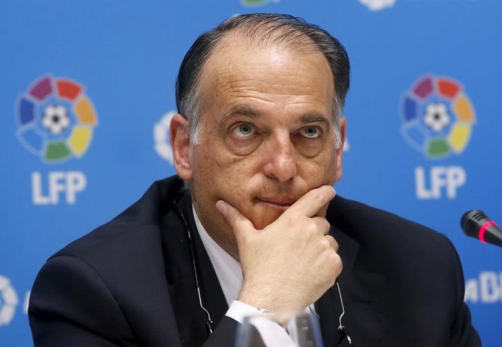 © Reuters. La Liga busca adjudicar derechos transmisión fútbol antes de las elecciones