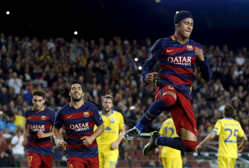 © Reuters. Atacante Neymar, do Barcelona, comemora gol marcado contra o Bate Borisov pela Liga dos Campeões, em Barcelona