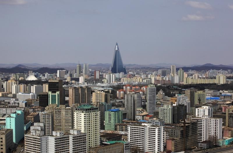 © Reuters. The 105-storey Ryugyong Hotel, the highest building under construction in North Korea, is seen in Pyongyang