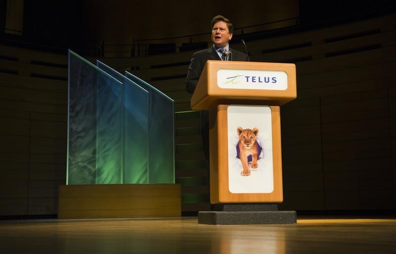 © Reuters. File photo of Telus CEO Entwistle speaking at their annual shareholders meeting in Toronto