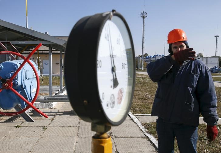 © Reuters. Датчик давления на украинской газокомпрессорной станции 