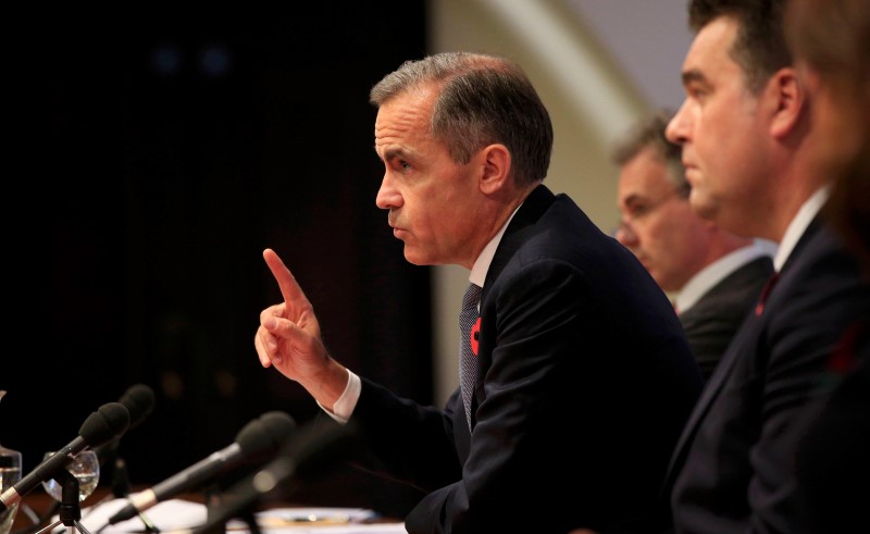 © Reuters. Bank of England Governor Mark Carney speaks during an inflation report news conference at the Bank of England in London