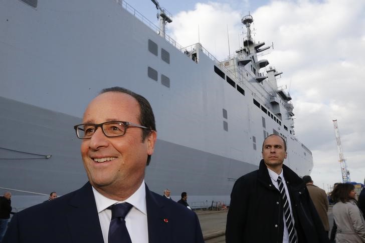 © Reuters. Francia desplegará un portaaviones en campaña contra Estado Islámico
