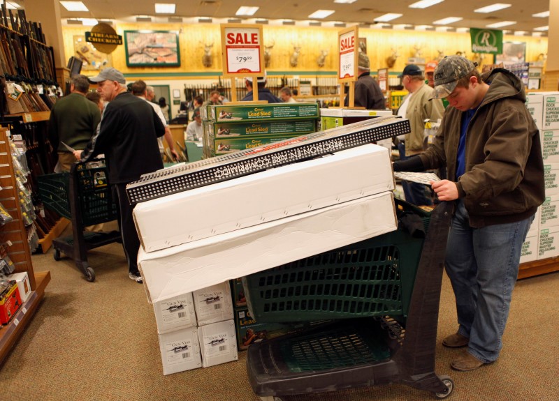 © Reuters. A customer stops to check the advertisement of sale items inside a Cabela's store on the shopping day dubbed "Black Friday" in Forth Worth