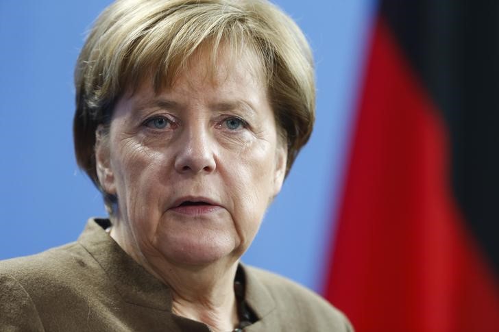 © Reuters. La coalición alemana acuerda crear centros de registro para refugiados
