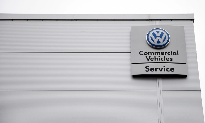 © Reuters. A VW commercial vehicles service sign is seen outside a Volkswagen dealership in London