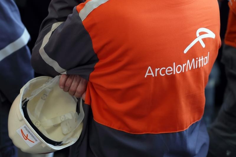 © Reuters. ARCELORMITTAL RÉVISE À LA BAISSE SA PRÉVISION DE BÉNÉFICE ANNUEL