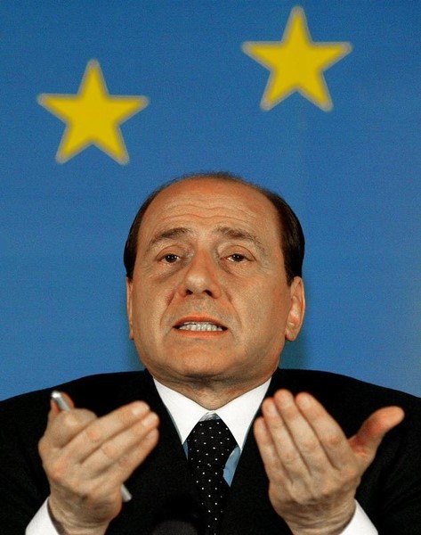 © Reuters. L'ex premier Silvio Berlusconi in una foto d'archivio 