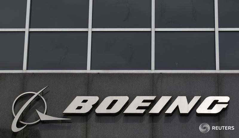 © Reuters. The Boeing logo is seen at their headquarters in Chicago