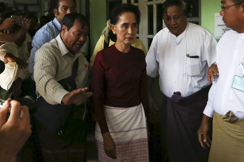 © Reuters. تصويت سلس في أول انتخابات حرة تشهدها ميانمار منذ 25 عاما