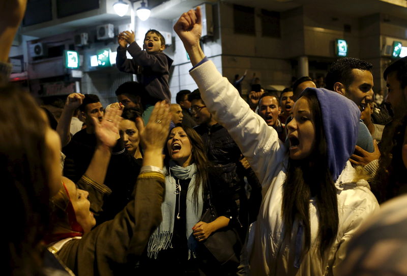 © Reuters. احتجاجات في المغرب على رفع أسعار المياه والكهرباء