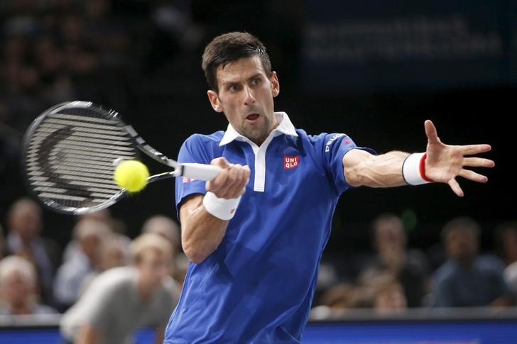 © Reuters. Djokovic se enfrentará a Murray en la final de París en busca de nuevo récord