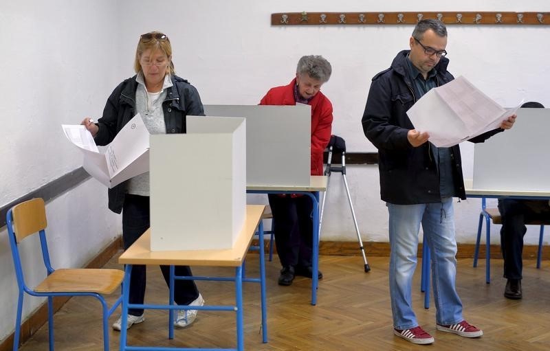 © Reuters. Croacia celebra elecciones al Parlamento, con leve ventaja de los conservadores