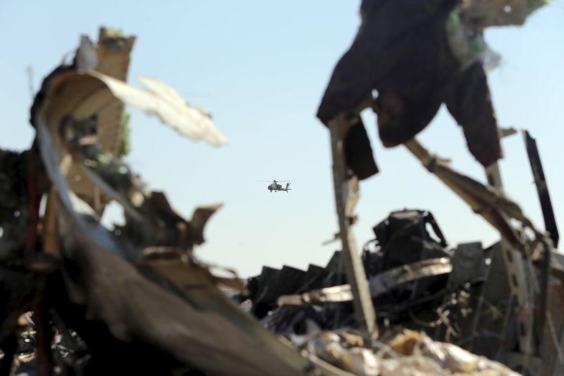 © Reuters. حصري-عضو في فريق التحقيق: متأكدون بنسبة 90% من أن قنبلة وراء سقوط الطائرة الروسية