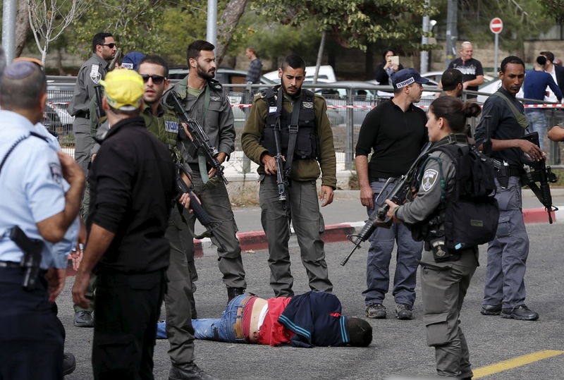 © Reuters. مقتل سائق فلسطيني بالرصاص في الضفة الغربية بعدما أصاب أربعة