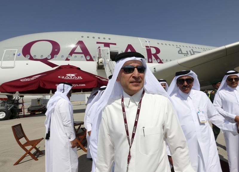 © Reuters. الرئيس التنفيذي: الخطوط القطرية ستدرس الطائرة ايه380 نيو