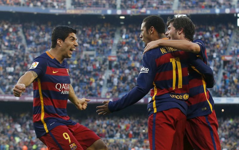 © Reuters. Barcelona derrota al Villarreal con un doblete de Neymar y penalti de Suárez