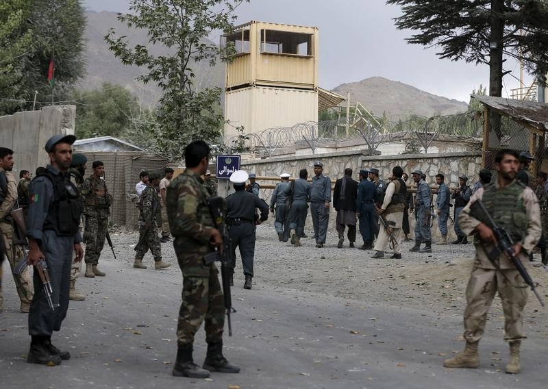 © Reuters. حلف الأطلسي يدرس مستقبل مهمته في أفغانستان
