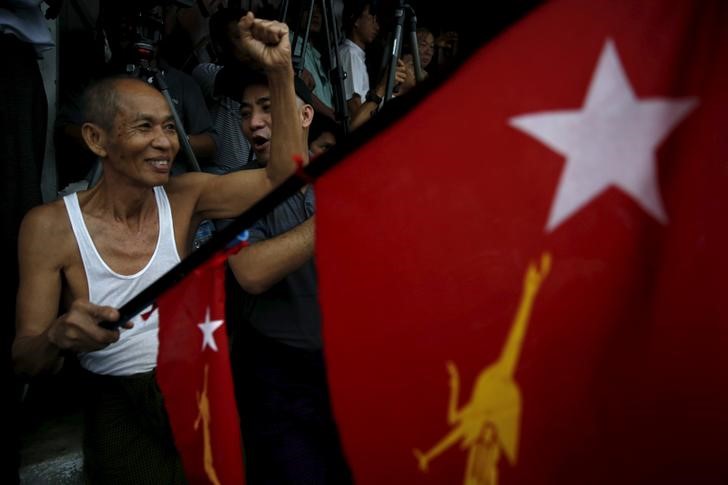 © Reuters. حزب سو كي يقول إنه بصدد الفوز بسبعين في المئة من الأصوات في ميانمار