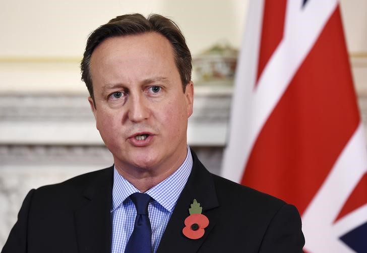 © Reuters. صحيفة: رئيس وزراء بريطانيا يريد استفتاء الاتحاد الأوروبي في يونيو 2016