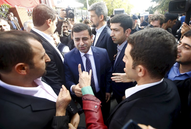 © Reuters. File photo of Selahattin Demirtas, co-chairman of the pro-Kurdish Peoples' Democratic Party (HDP), talking with his supporters outside the Kanalturk and Bugun TV building in Istanbul
