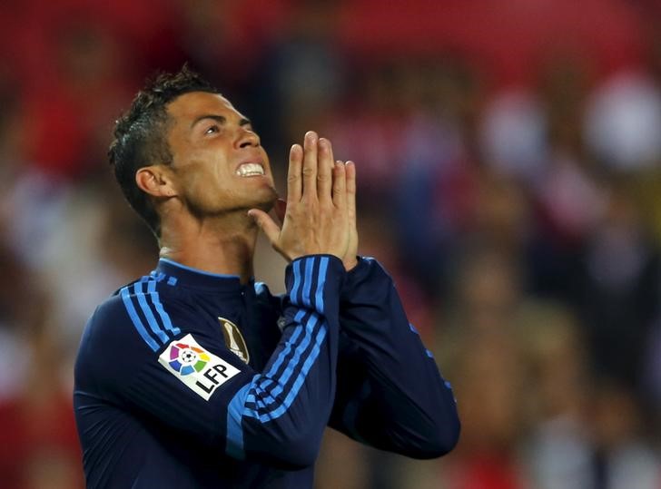 © Reuters. Ronaldo, bajo lupa tras la derrota del Madrid en Sevilla