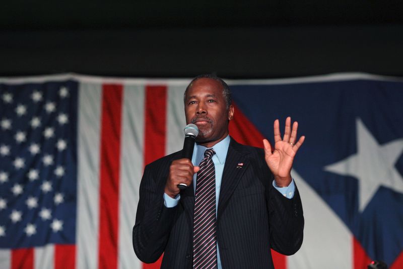 © Reuters. Carson speaks at an event in Fajardo