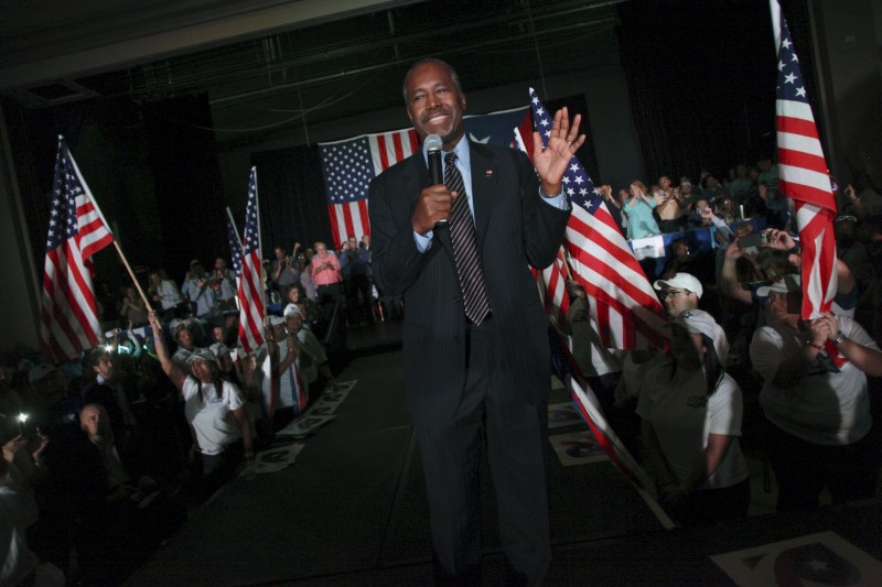 © Reuters. Carson gives a speech at an event in Fajardo