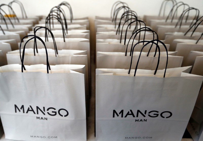 © Reuters. Bags are displayed before the Spanish retailer Mango fashion show in Paris