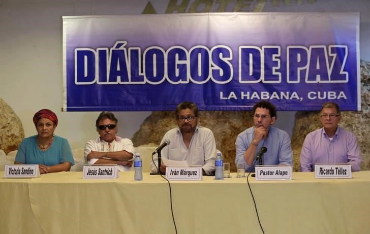 © Reuters. Representantes das Farc concedem entrevista em Havana 