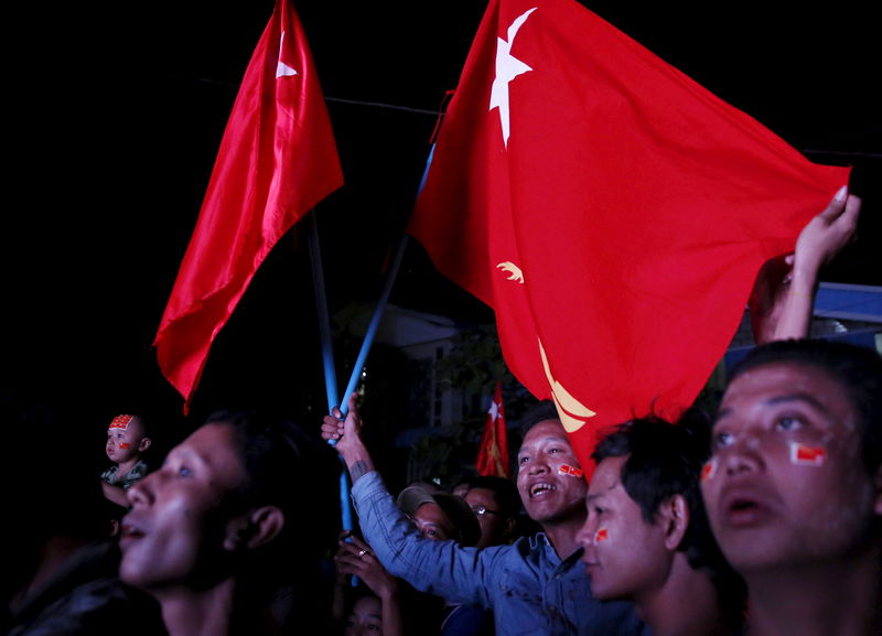 © Reuters. الحزب الحاكم في ميانمار يقر بالهزيمة وحزب المعارضة يتجه  لنصر كبير