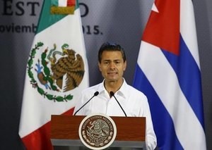 © Reuters. El presidente de México convoca un debate sobre la liberalización de la marihuana  