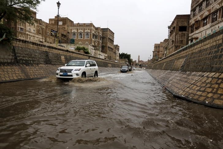 © Reuters. ارتفاع عدد القتلى في الاعصار الثاني الذي ضرب اليمن الى 4