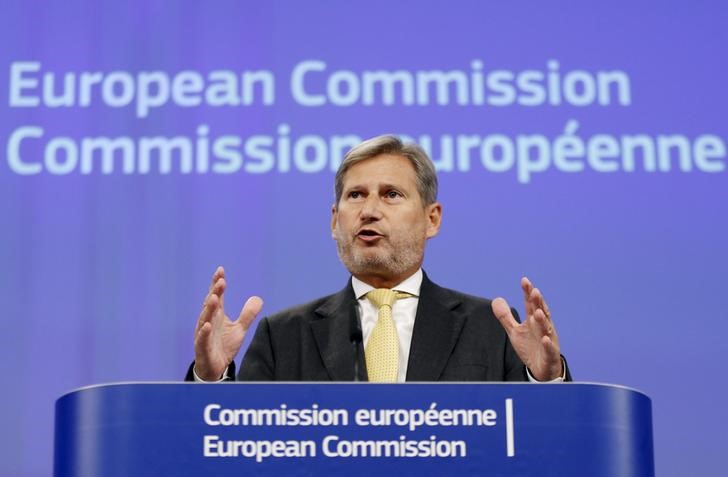 © Reuters. Johannes Hahn, comissário em cargo da ampliação da UE, durante evento em Bruxelas