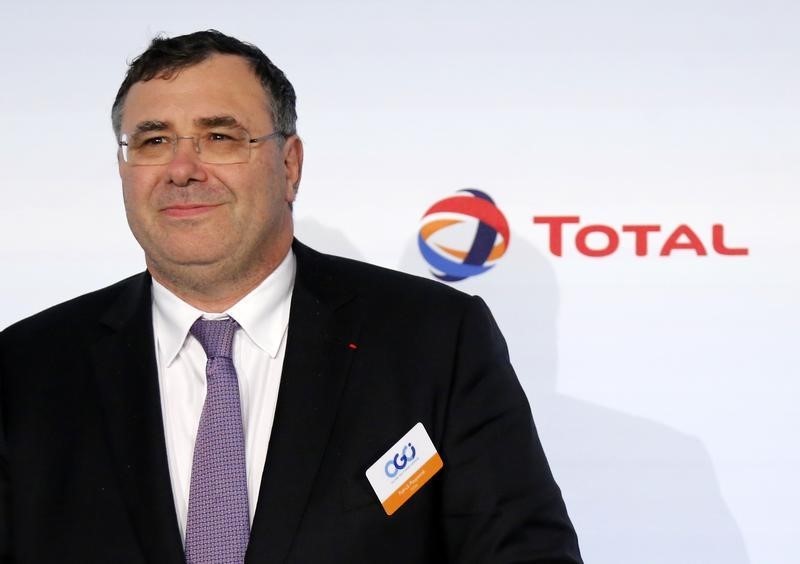 © Reuters. Patrick Pouyanne, Chief Executive Officer of Total, arrives to attend a news conference during the Oil and Gas Climate Initiative summit in Paris