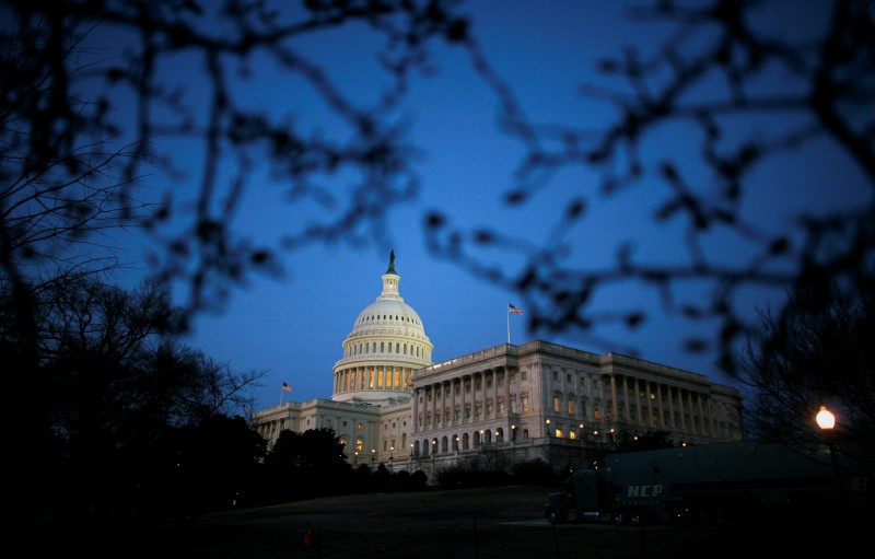 © Reuters. The U.S. Capitol building is seen before the start of President Barack Obama's primetime address to a joint session of the U.S. Senate and House of Representatives on Capitol Hill in Washington