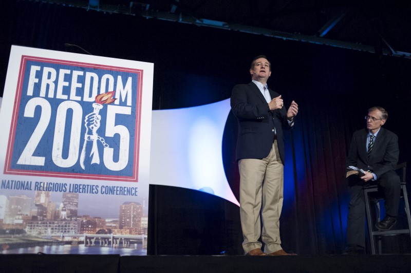 © Reuters. U.S. Republican presidential candidate Cruz speaks at the Freedom 2015 Conference in Des Moines, Iowa