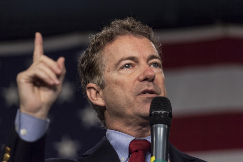 © Reuters. U.S. Republican presidential candidate Rand Paul speaks at the Growth and Opportunity Party at the Iowa State Fairgrounds in Des Moines, Iowa