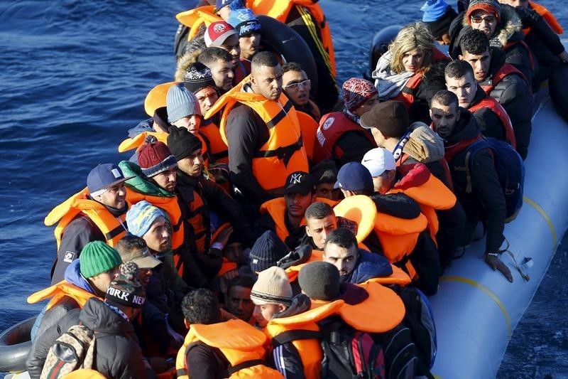 © Reuters. مقتل 14 إثر غرق قارب للمهاجرين قبالة سواحل تركيا