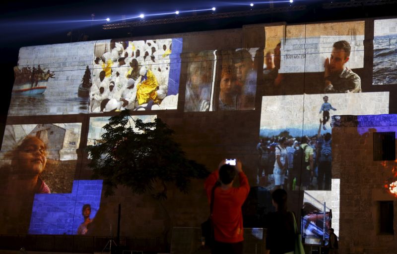 © Reuters. La UE espera frenar la inmigración tras un reunión con líderes africanos