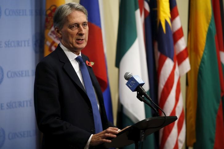 © Reuters. وزير الخارجية: بريطانيا ستوقف صادرات الأسلحة للسعودية إذا خرقت القانون الانساني