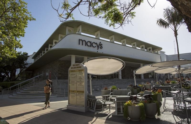 © Reuters. An exterior of a Macy's store in Pasadena