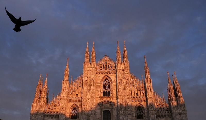 © Reuters. Duomo's Cathedral is pictured at sunset in downtown Milan